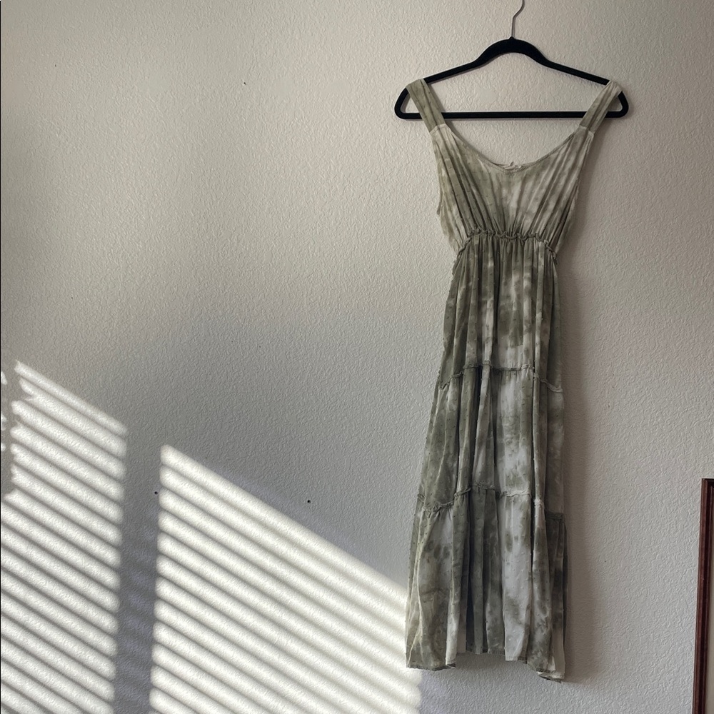 Blu Pepper green tie dye maxi tiered dress 
size Large
